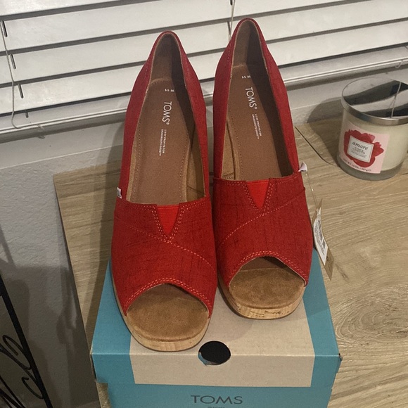 Tom’s Wedge Sandal - Picture 2 of 8